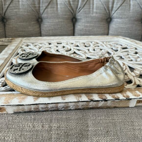 Tory Burch Silver Flats Shoes Women’s 8 - Picture 3 of 8